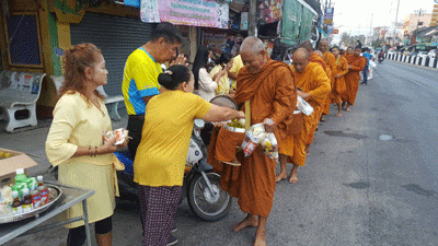 ทำบุญตักบาตร โอกาสมหามงคล พระราชพิธีบรมราชาภิเษก รัชกาลที่ 10