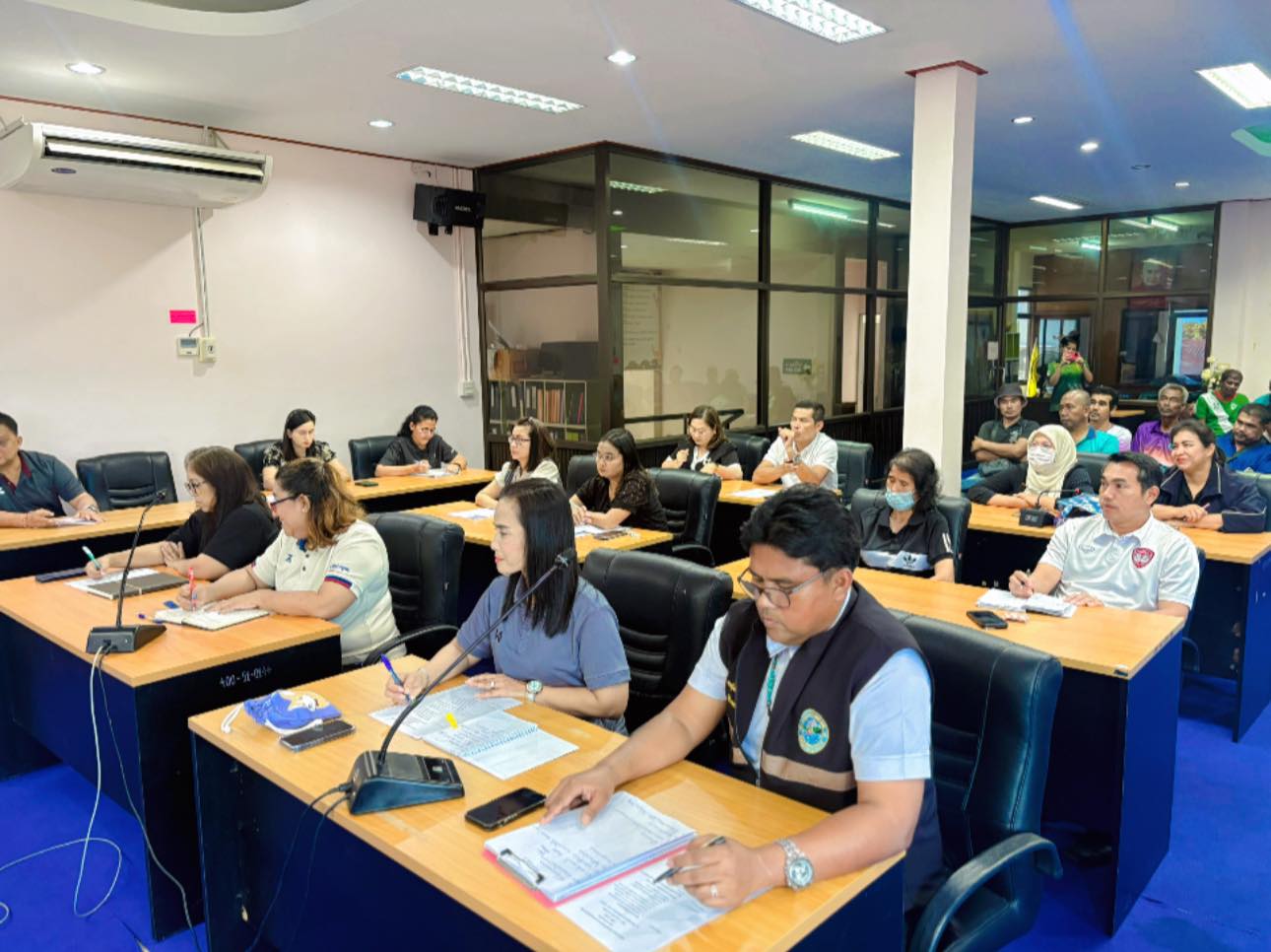 🗓️ วันพุธ ที่ 4 กุมภาพันธ์ พ.ศ. 2569
⏰ เวลา 14.00 น.
📍 ณ ห้องประชุมสำนักงานเทศบาลตำบลท่าแพ
💠นายเอกชัย เจียจิราพัทธนันท์ นายกเทศมนตรีตำบลท่าแพ เป็นประธานการประชุมพนักงานเทศบาลและ พนักงานจ้าง ประจำเดือนกุมภาพันธ์ พ.ศ. 2569 เพื่อกำกับติดตามความคืบหน้าการดำเนินงานตามภารกิจของแต่ละส่วนงาน รวมทั้งพิจารณาข้อราชการสำคัญ เพื่อให้การบริหารงานของเทศบาลตำบลท่าแพ เป็นไปด้วยความเรียบร้อย เป็นระบบ และมีประสิทธิภาพ